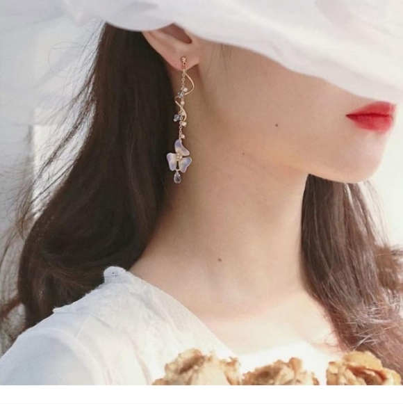 Women’s Jewelry Adorable Elegant Gold and Blue Floral Spiral Dangle Earrings - Picture 3 of 3